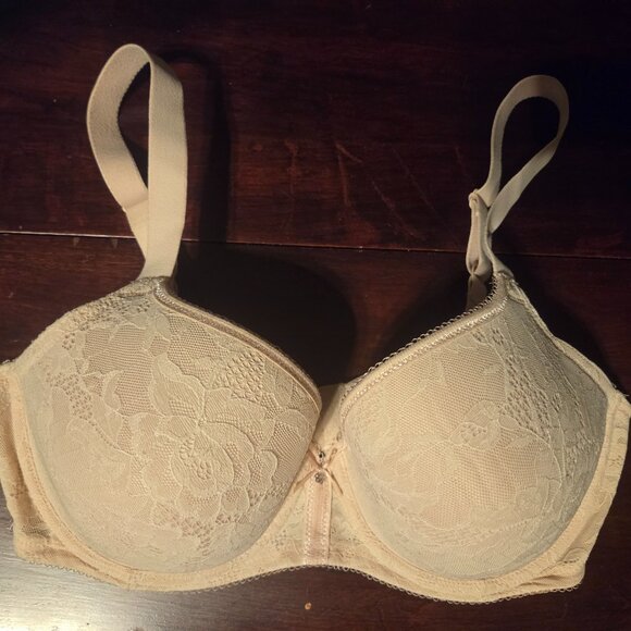 Wacoal Other - Wacoal cream colored bra 34DDD